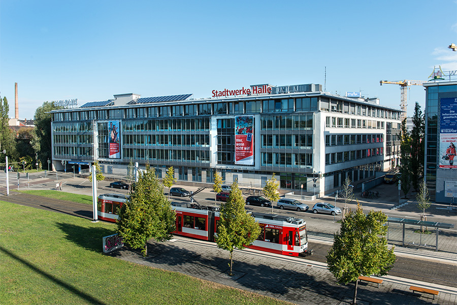 Eine Luftaufnahme des SWH-Gebäudes an der Spitze. 