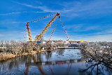 Spektakulärer Brückenschlag über Ruderkanal