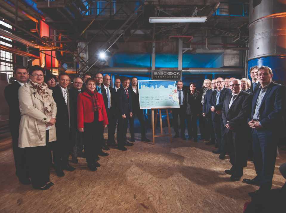 Partner der Energie-Initiative bei der Vertragsunterzeichnung 